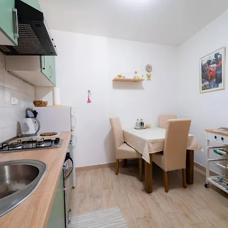 Charming In Old Town Apartman