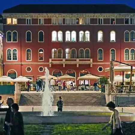 Charming In Old Town Apartman *