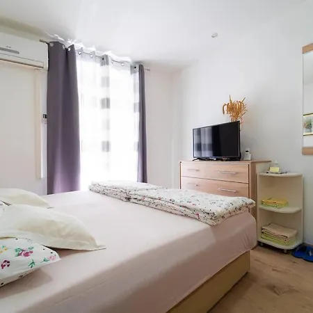 Charming In Old Town Apartman